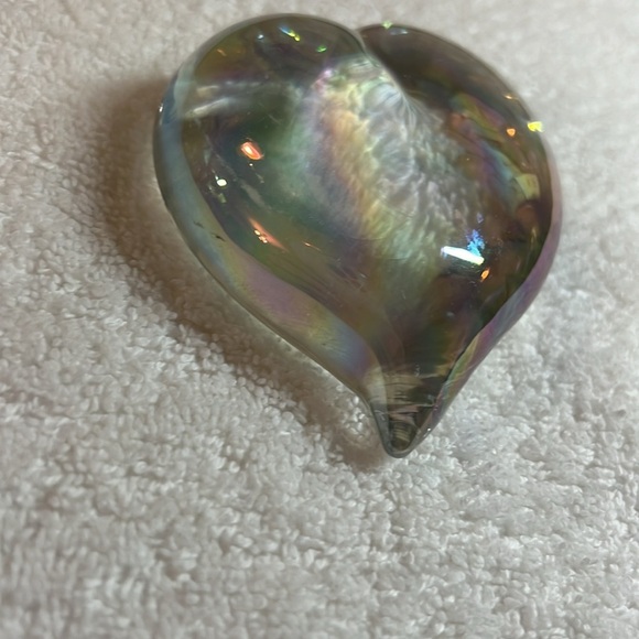 Iridescent clear glass heart - Picture 2 of 6